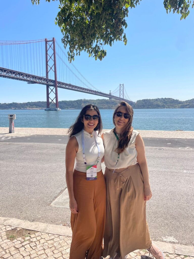 Mayara e Luisa durante a pré-conferência de jovens médicos do Wonca 2025